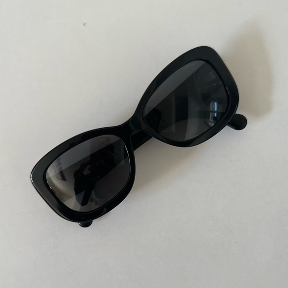 CHANEL SUNGLASSES 🕶️ BARELY WORN❤️ - Picture 5 of 15